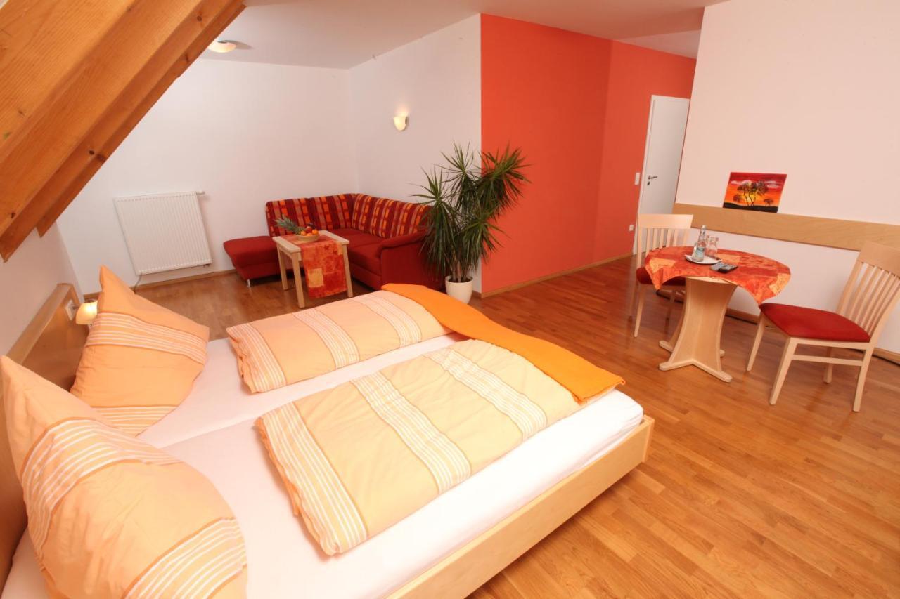 Gasthof-Pension Brauner Hirsch In Alfeld - Mittelfranken Extérieur photo