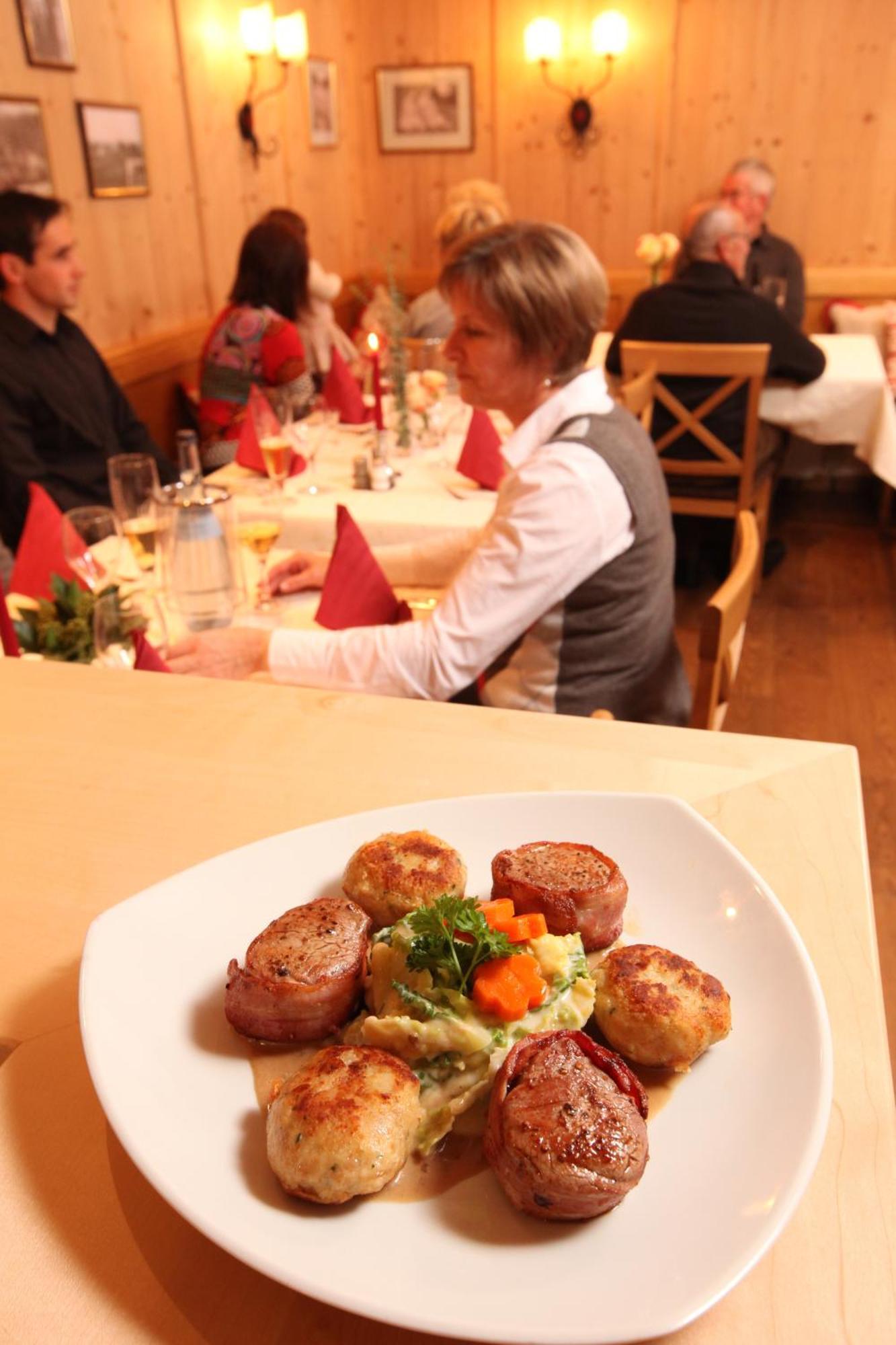 Gasthof-Pension Brauner Hirsch In Alfeld - Mittelfranken Extérieur photo
